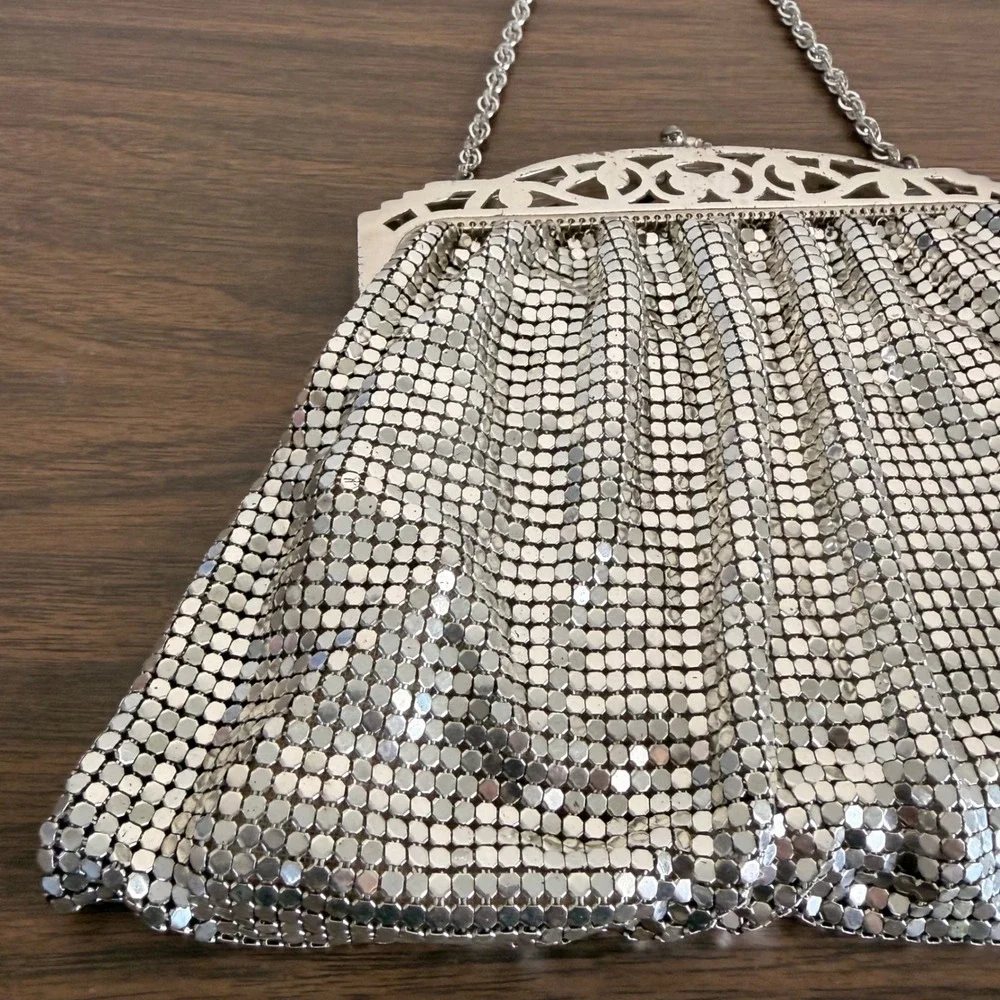 Whiting & Davis Silver Frame Metal Mesh Bag Purse Art Deco Chain Strap Kiss Lock